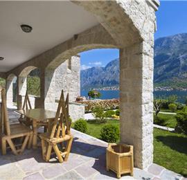 5 bedroom bayside villa with pool near Kotor, sleeps 12